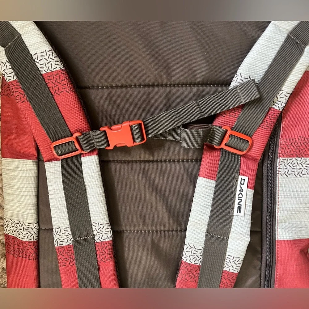 Dakine Backpack Tradesman Collection Brown Daypack Buckle Hiking Camping